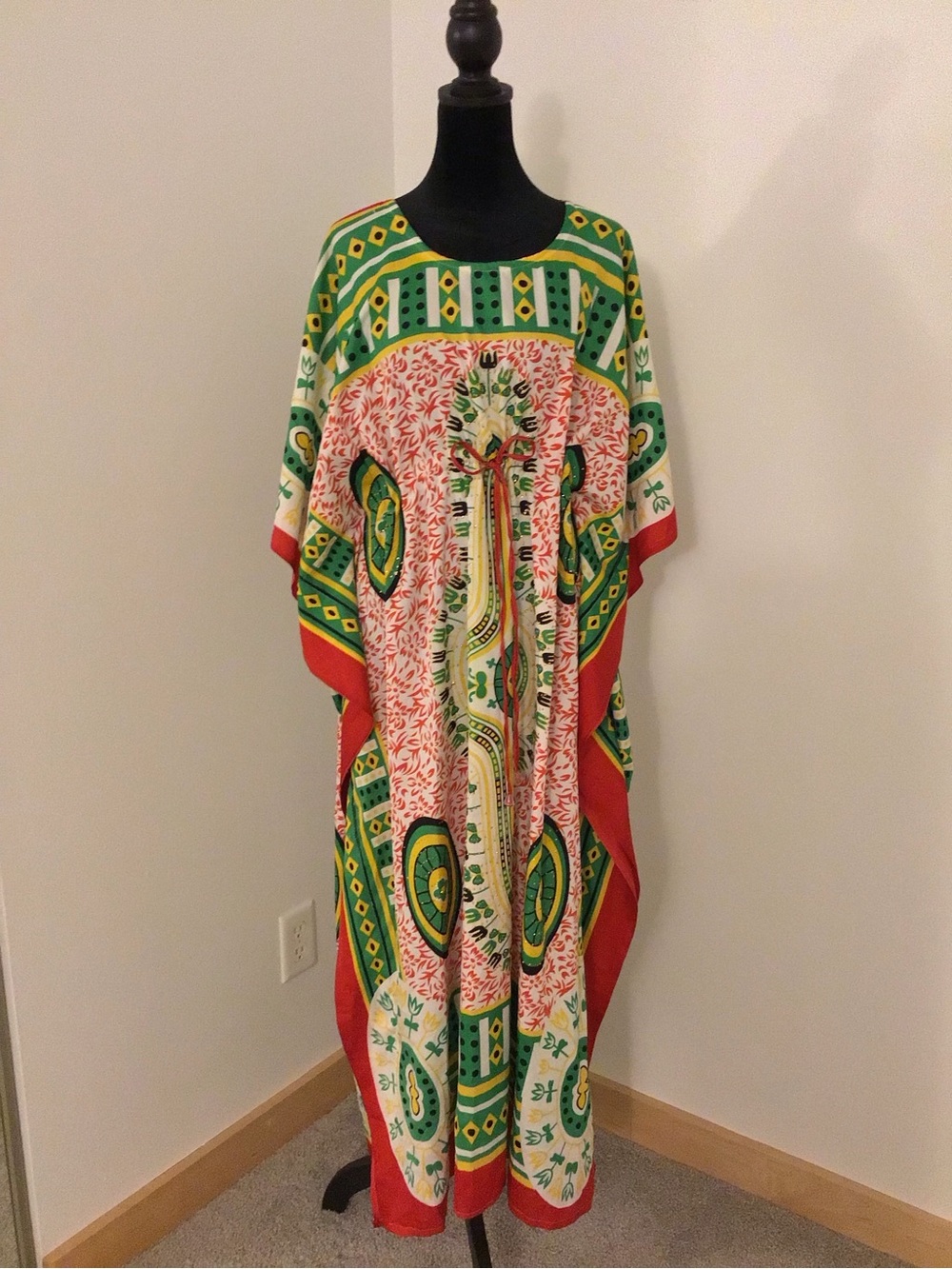 CALIFORNIA WOMAN Women’s Kaftan with Green/Red/Yellow Design and Glitter